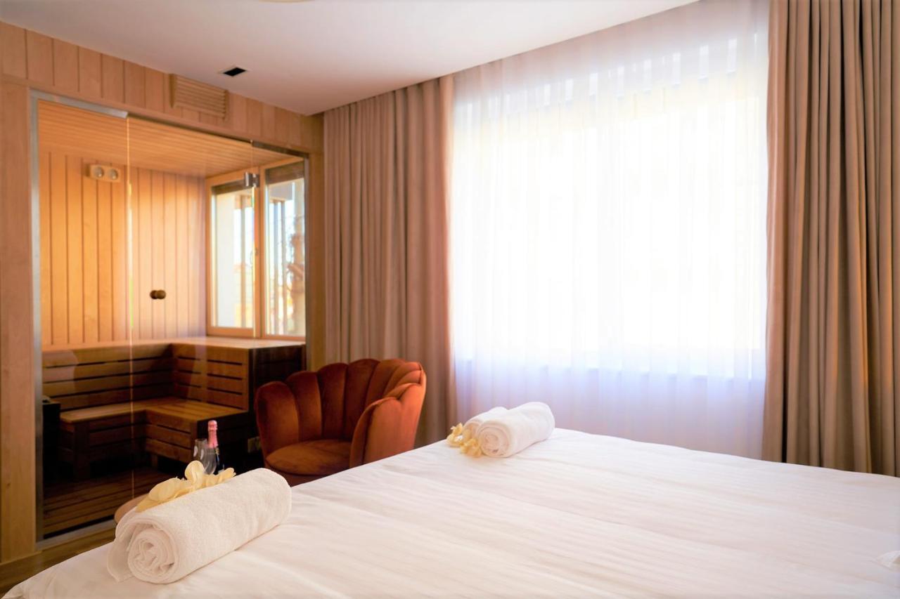 Hotel Glory Nagyvárad Kültér fotó