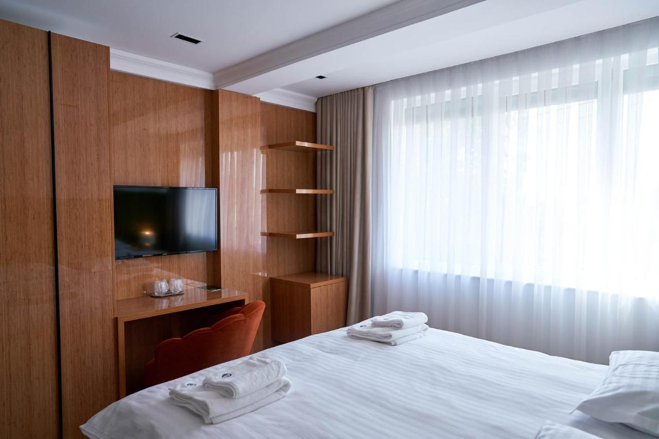 Hotel Glory Nagyvárad Kültér fotó