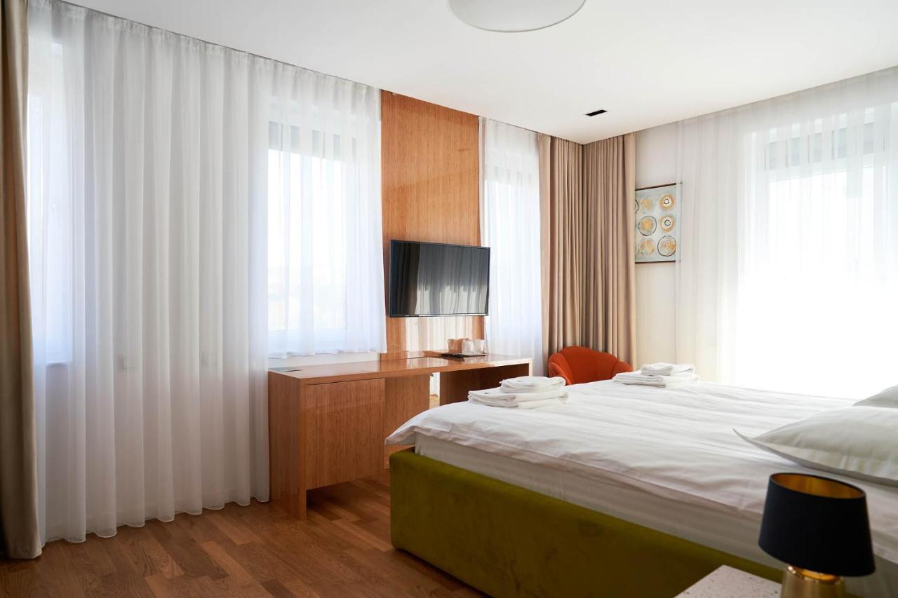 Hotel Glory Nagyvárad Kültér fotó
